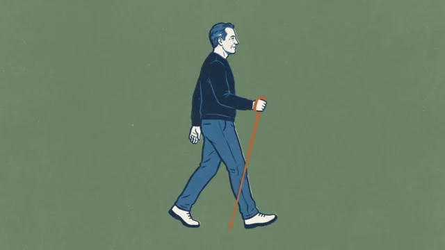Man loopt in een rustig tempo met een wandelstok